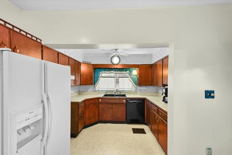 Tiny photo for 1022 Dixie Highway, Rossford, OH 43460 (MLS # 10000103)