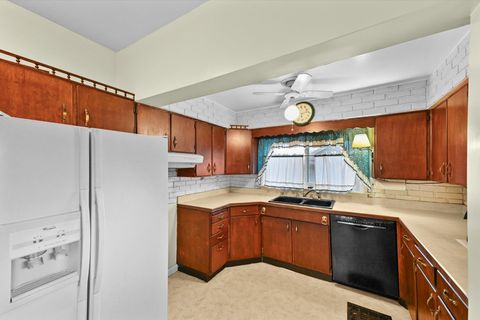 Tiny photo for 1022 Dixie Highway, Rossford, OH 43460 (MLS # 10000103)