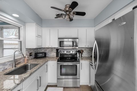 Tiny photo for 1629 Carmelle Court, Toledo, OH 43614 (MLS # 10000113)