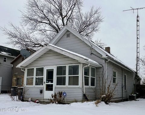 Photo of 616 Spring Grove Avenue, Toledo, OH 43605 (MLS # 10002217)