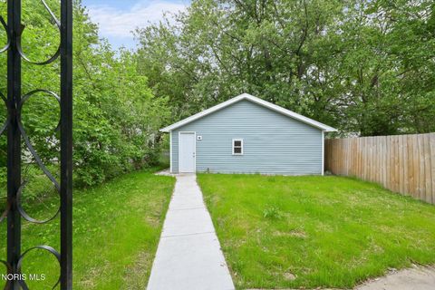Tiny photo for 634 Nicholas Street, Toledo, OH 43609 (MLS # 10008147)