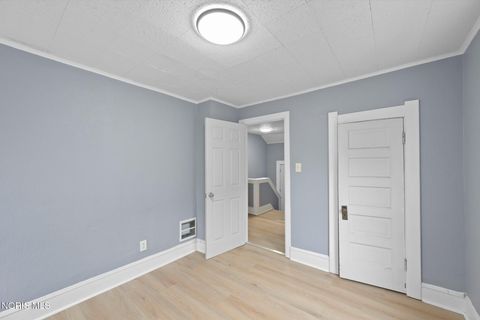 Tiny photo for 634 Nicholas Street, Toledo, OH 43609 (MLS # 10008147)