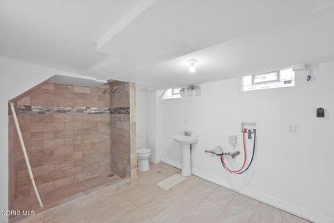 Tiny photo for 634 Nicholas Street, Toledo, OH 43609 (MLS # 10008147)