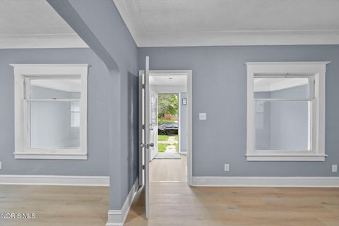 Tiny photo for 634 Nicholas Street, Toledo, OH 43609 (MLS # 10008147)