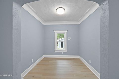 Tiny photo for 634 Nicholas Street, Toledo, OH 43609 (MLS # 10008147)