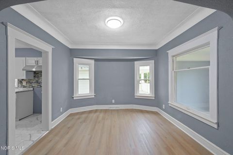 Tiny photo for 634 Nicholas Street, Toledo, OH 43609 (MLS # 10008147)