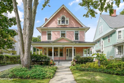 Photo of 2255 Robinwood Avenue, Toledo, OH 43620 (MLS # 10012641)