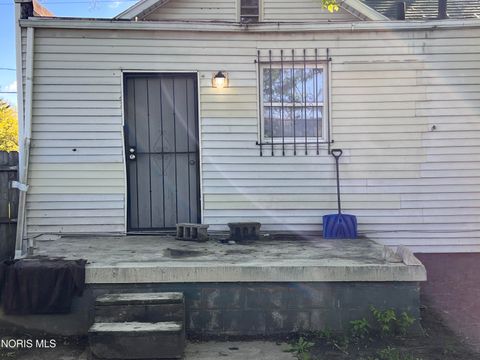Tiny photo for 1617 Mulberry Street, Toledo, OH 43608 (MLS # 10007189)