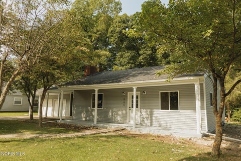 Photo of 866 Summit Street, Defiance, OH 43512 (MLS # 10013028)