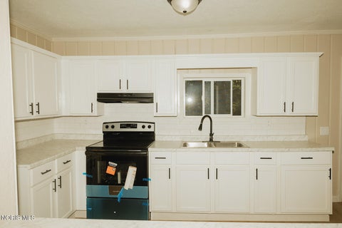 Tiny photo for 866 Summit Street, Defiance, OH 43512 (MLS # 10013028)