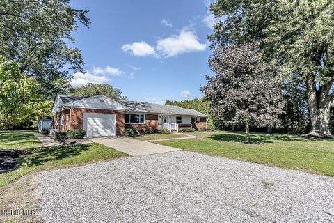 Tiny photo for 3838 Albon Road, Monclova, OH 43542 (MLS # 10014046)