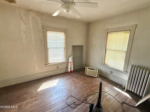 Tiny photo for 401 Victoria Place, Toledo, OH 43610 (MLS # 10007222)