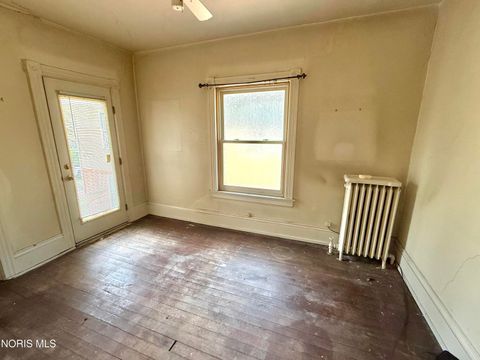 Tiny photo for 401 Victoria Place, Toledo, OH 43610 (MLS # 10007222)