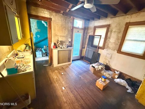 Tiny photo for 401 Victoria Place, Toledo, OH 43610 (MLS # 10007222)