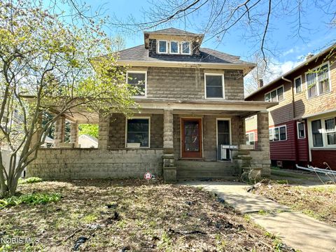 Photo of 401 Victoria Place, Toledo, OH 43610 (MLS # 10007222)