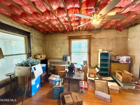 Tiny photo for 401 Victoria Place, Toledo, OH 43610 (MLS # 10007222)