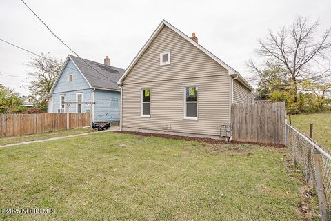 Tiny photo for 2422 N Ontario Street, Toledo, OH 43611 (MLS # 10000867)