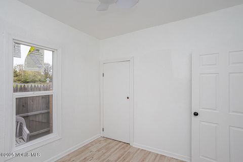 Tiny photo for 2422 N Ontario Street, Toledo, OH 43611 (MLS # 10000867)