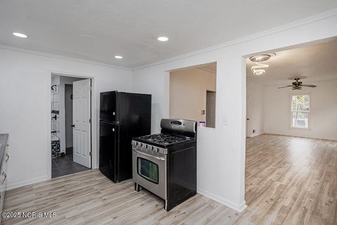 Tiny photo for 2422 N Ontario Street, Toledo, OH 43611 (MLS # 10000867)