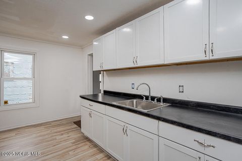 Tiny photo for 2422 N Ontario Street, Toledo, OH 43611 (MLS # 10000867)