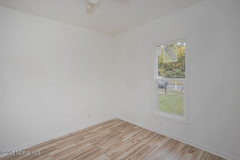 Tiny photo for 2422 N Ontario Street, Toledo, OH 43611 (MLS # 10000867)