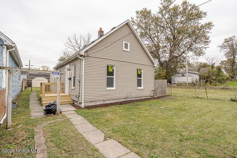 Tiny photo for 2422 N Ontario Street, Toledo, OH 43611 (MLS # 10000867)