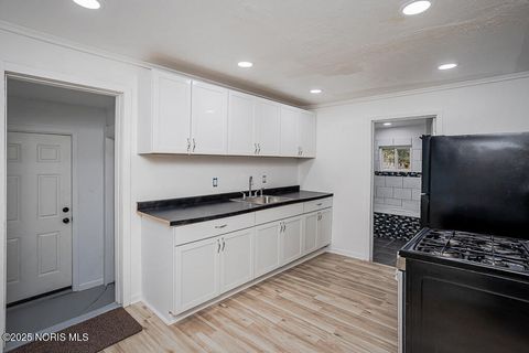 Tiny photo for 2422 N Ontario Street, Toledo, OH 43611 (MLS # 10000867)