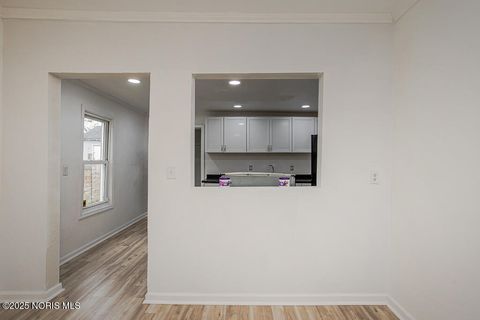 Tiny photo for 2422 N Ontario Street, Toledo, OH 43611 (MLS # 10000867)