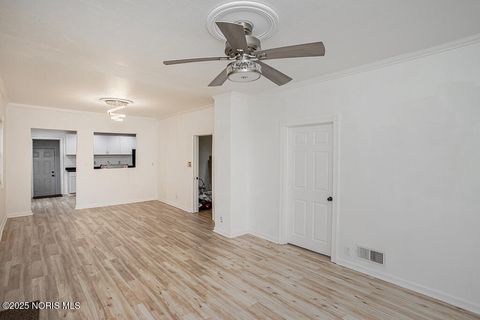 Tiny photo for 2422 N Ontario Street, Toledo, OH 43611 (MLS # 10000867)