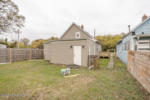 Tiny photo for 2422 N Ontario Street, Toledo, OH 43611 (MLS # 10000867)