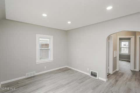 Tiny photo for 629 Cuthbert Road, Toledo, OH 43607 (MLS # 10010002)