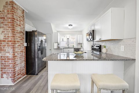 Tiny photo for 209 E Hobart Avenue, Findlay, OH 45840 (MLS # 10004491)