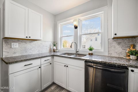 Tiny photo for 209 E Hobart Avenue, Findlay, OH 45840 (MLS # 10004491)