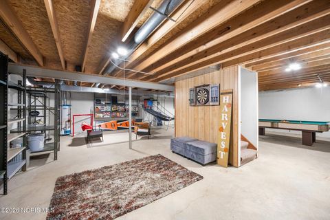 Tiny photo for 1301 Oaktree Court, Oregon, OH 43616 (MLS # 10003788)