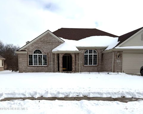 Photo of 1301 Oaktree Court, Oregon, OH 43616 (MLS # 10003788)