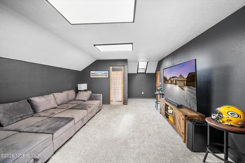 Tiny photo for 1301 Oaktree Court, Oregon, OH 43616 (MLS # 10003788)