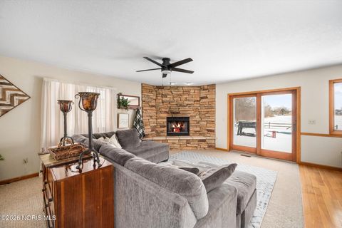 Tiny photo for 1301 Oaktree Court, Oregon, OH 43616 (MLS # 10003788)