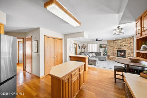 Tiny photo for 1301 Oaktree Court, Oregon, OH 43616 (MLS # 10003788)