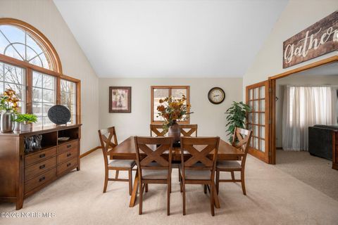 Tiny photo for 1301 Oaktree Court, Oregon, OH 43616 (MLS # 10003788)
