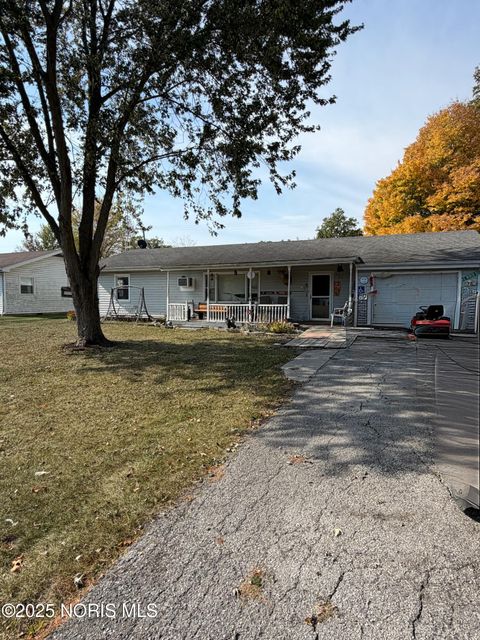 Photo of 726 Indian Bridge Lane, Defiance, OH 43512 (MLS # 10001947)