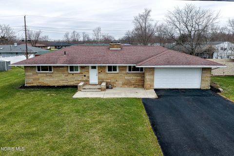 Photo of 204 Cleveland Avenue, Defiance, OH 43512 (MLS # 10004966)