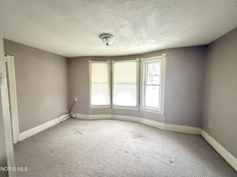 Tiny photo for 1143 South Avenue, Toledo, OH 43609 (MLS # 10006166)