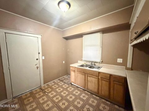 Tiny photo for 1143 South Avenue, Toledo, OH 43609 (MLS # 10006166)