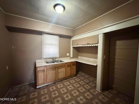 Tiny photo for 1143 South Avenue, Toledo, OH 43609 (MLS # 10006166)