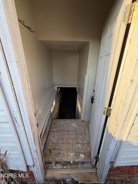 Tiny photo for 1019 Gordon Street, Toledo, OH 43609 (MLS # 10004671)