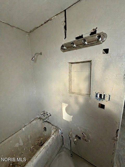 Tiny photo for 1019 Gordon Street, Toledo, OH 43609 (MLS # 10004671)