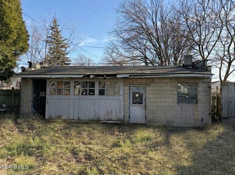 Tiny photo for 1019 Gordon Street, Toledo, OH 43609 (MLS # 10004671)