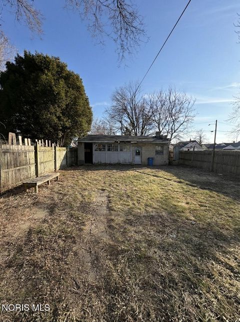 Tiny photo for 1019 Gordon Street, Toledo, OH 43609 (MLS # 10004671)