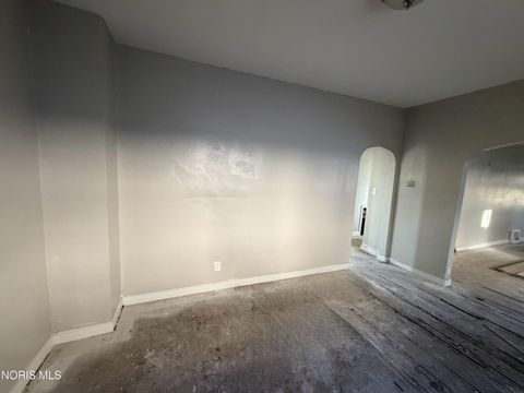 Tiny photo for 1019 Gordon Street, Toledo, OH 43609 (MLS # 10004671)