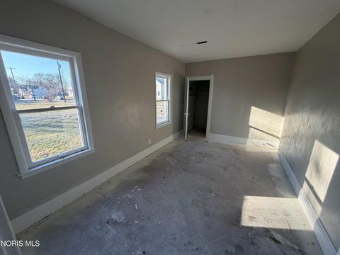 Tiny photo for 1019 Gordon Street, Toledo, OH 43609 (MLS # 10004671)